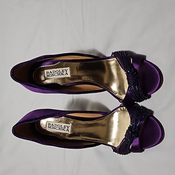 Badgley Mischka satin pumps. - Picture 1 of 8